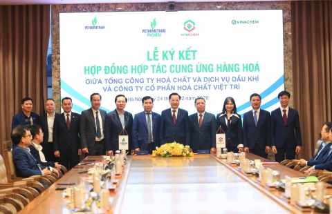 PVChem và Vitrichem ký hợp đồng cung ứng Xút lỏng cho Nhà máy Lọc hóa dầu Nghi Sơn cụ thể hóa Thỏa thuận hợp tác toàn diện giữa Petrovietnam và Vinachem